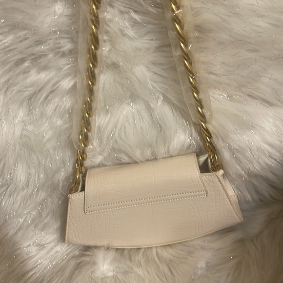 Beautiful cream with gold hardware bag - Picture 4 of 4